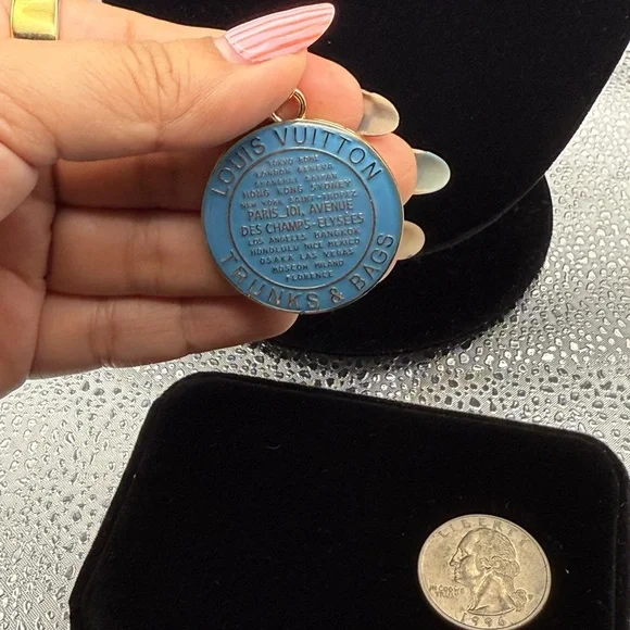 Louis Vuitton Blue trunks & bags Medallion - Picture 5 of 5